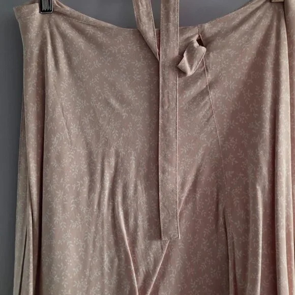 Brandy Melville Pink & White Floral Robbie Wrap Skirt One Size - Picture 2 of 3